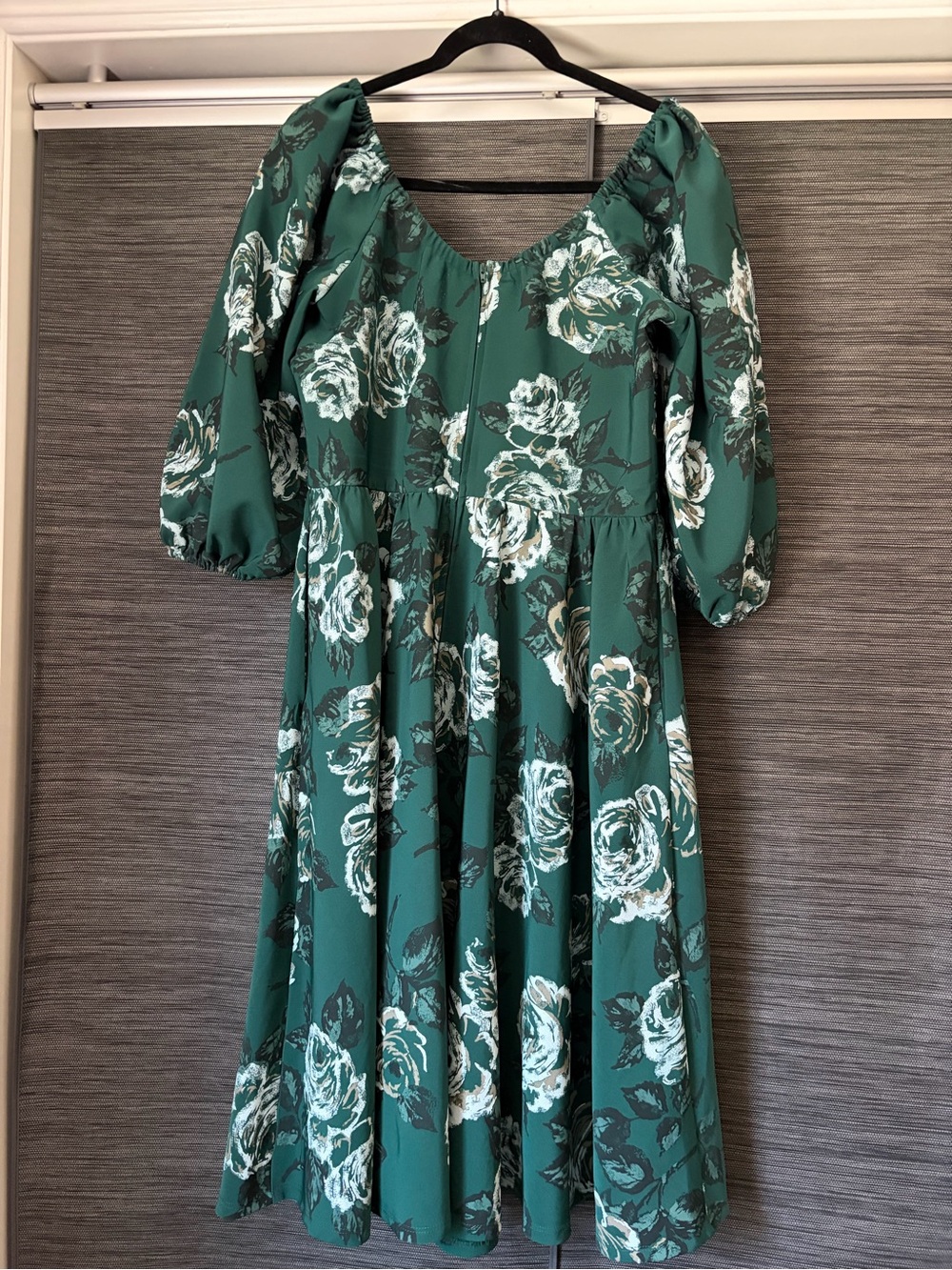 VACATION DRESS IN VINTAGE GREEN ROSES - VIXEN BY MICHELINE PITT - Picture 4 of 6